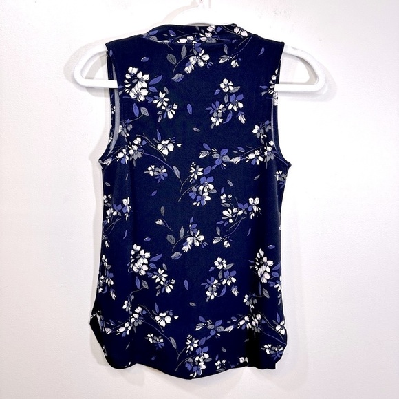 NWT 41 Hawthorn Breyson Dark Navy Floral Pleated Sleeveless Blouse Top XSP - Picture 9 of 10